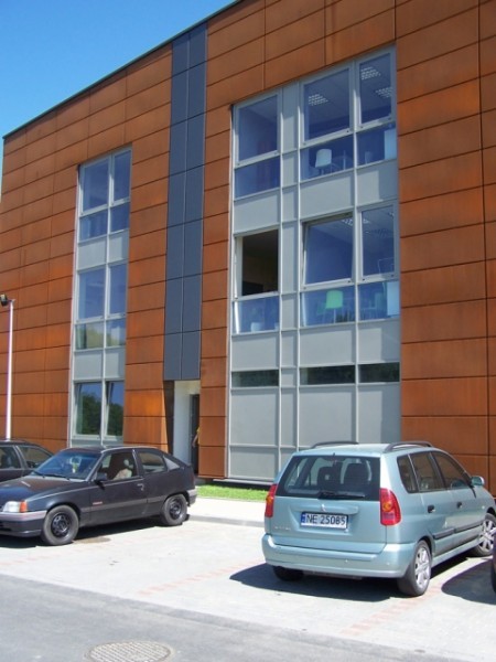 Budynek-hali-produkcyjnej-z-czci-biurow-4